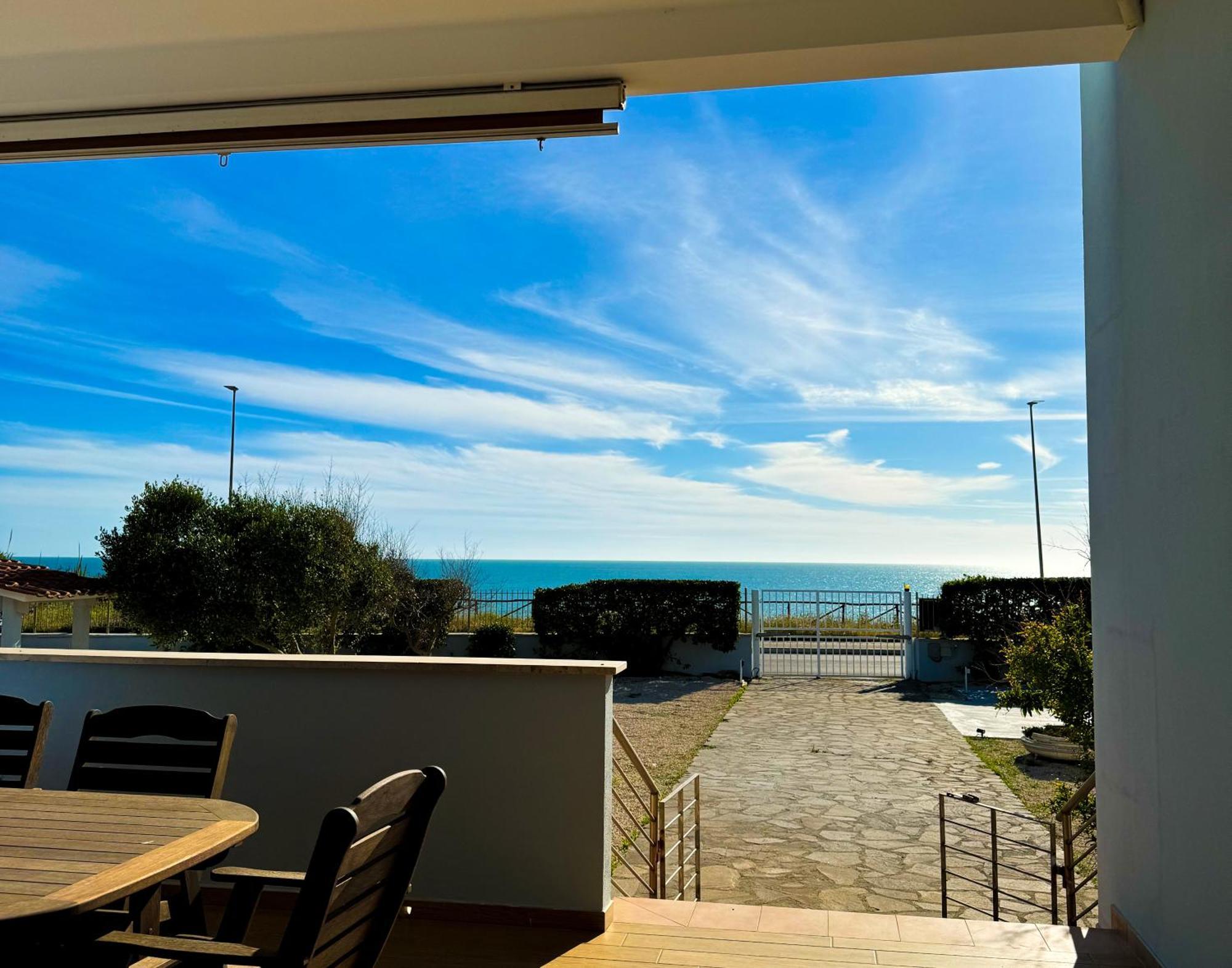 Edo House Anzio - Beachfront - Fronte Mare - Affittacamere Екстериор снимка